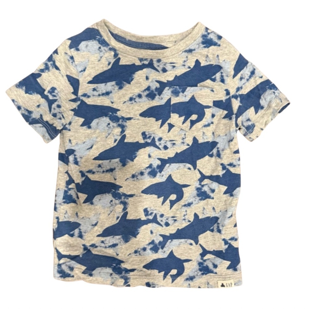 Gap boys Blue and Greg sharks t-shirt like new condition size 3